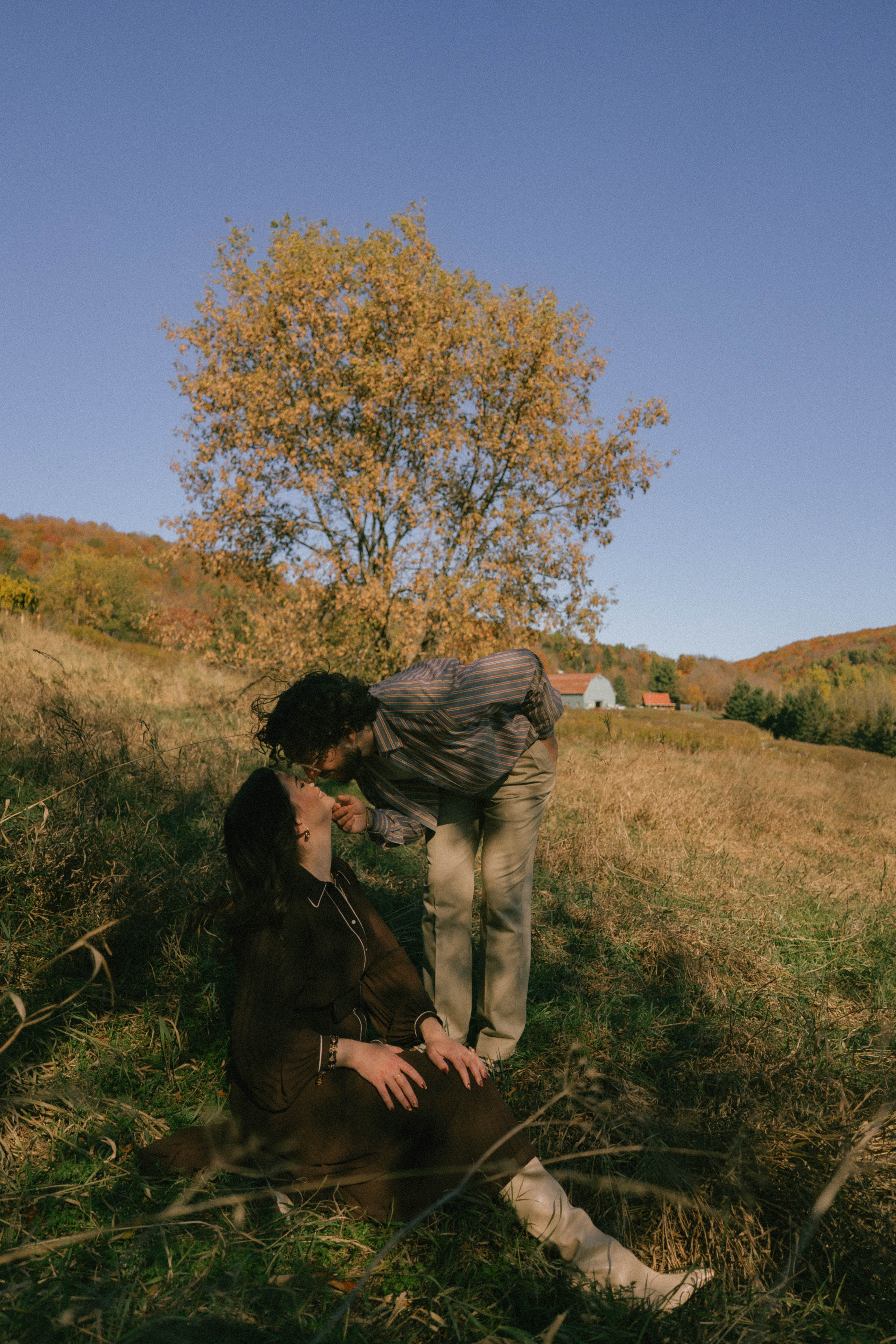 A final autumn portrait of the couple